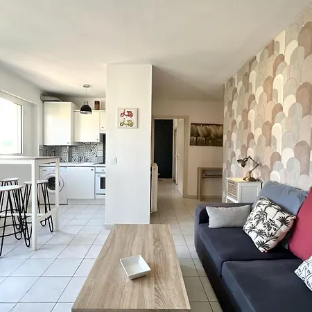 Bright In Golfe-juan Parking & Beaches *